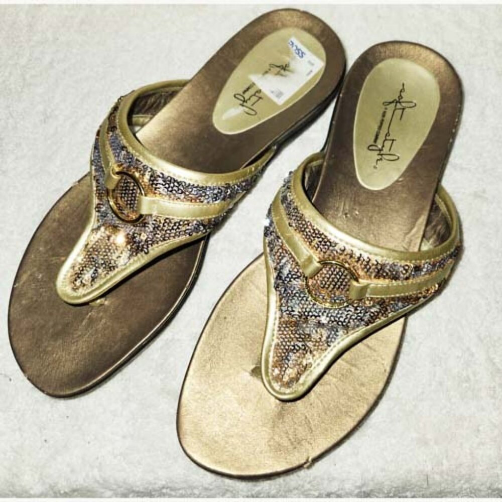 SOFT STYLE BY HUSH PUPPY NIB WOMEN'S GOLD LEATHER & SEQUENCE THONGS 9B